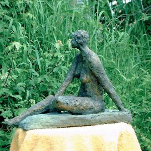 Elly van Gent Vrouw steen patina